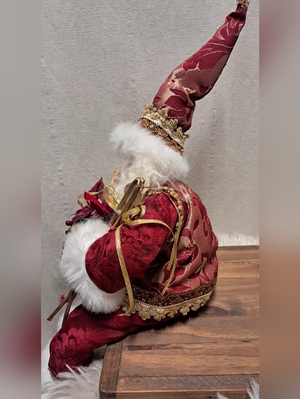 Old World Style Sitting Joker Santa Clause - Picture 3 of 7